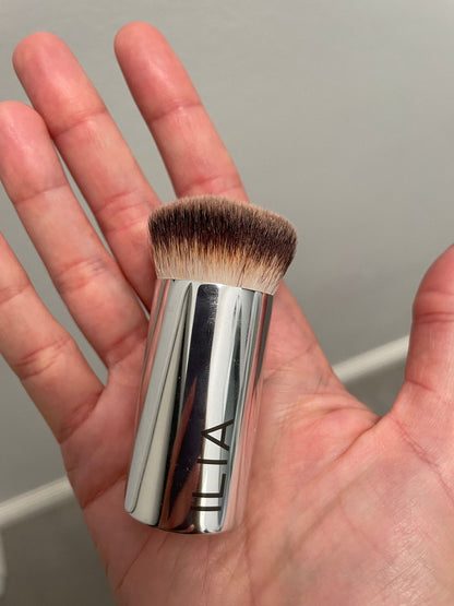 ilia Perfecting Buff Brush Silver