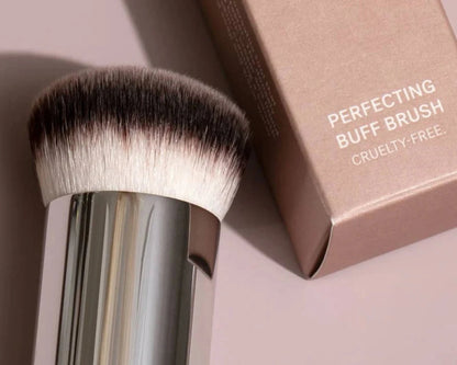 ilia Perfecting Buff Brush Silver